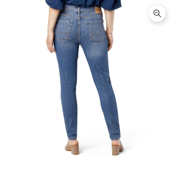 Signature by Levi Strauss Light Blue Skinny Jeans - Picture 2 of 2